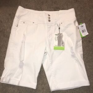 NWT YMI WannaBettaButt White Bermuda Shorts